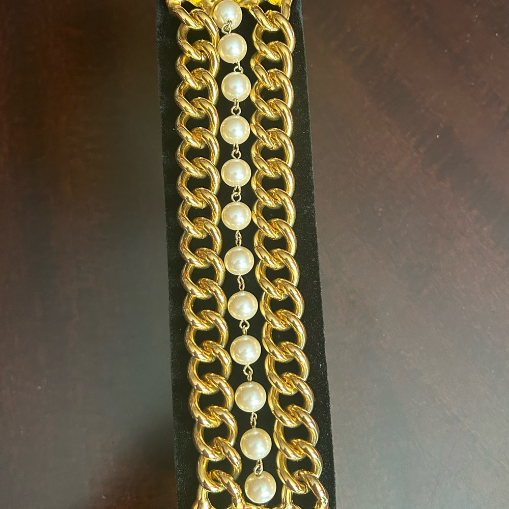 Vintage Carolee faux pearl and gold plated link chunky clasp bracelet. Signed.